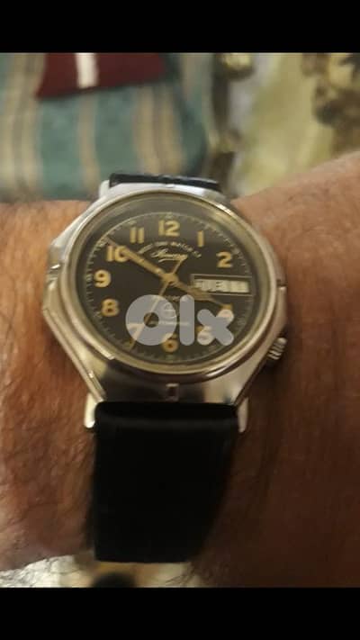 ساعة وست اند عسكرية