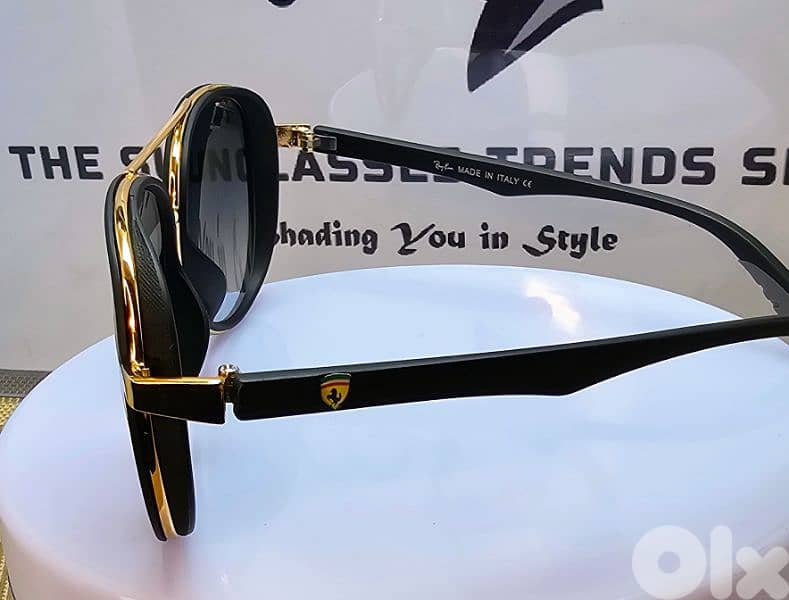 Ray-Ban sunglasses with gradient blue lenses. 2