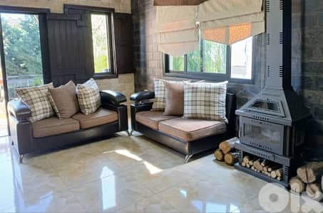 صالون مرتّب للبيع قعدة زاوية مؤلّف من ٥ قطع salon