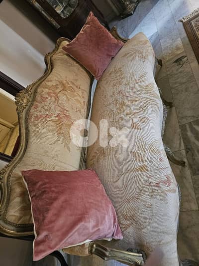 salon 2 chairs small one sofa