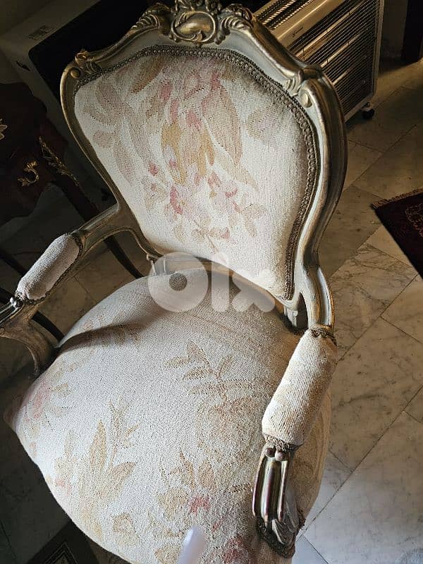 salon 2 chairs small one sofa 1