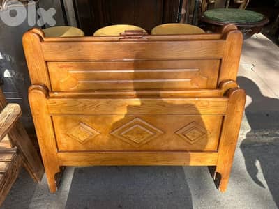 تختين مفرد ونص خشب سويدي كتير مرتبين ونظاف