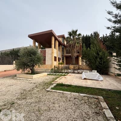 828 Sqm Land with Villa in Anjar
