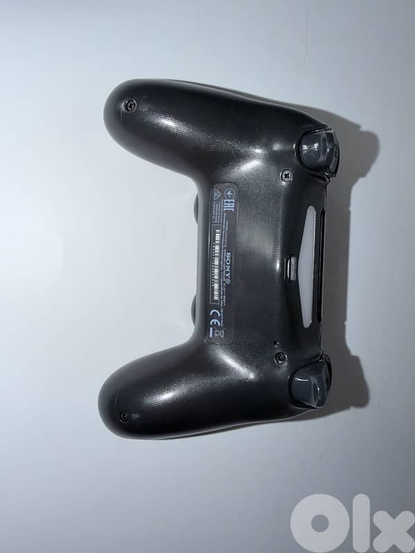 this is a PS4 controller used 1