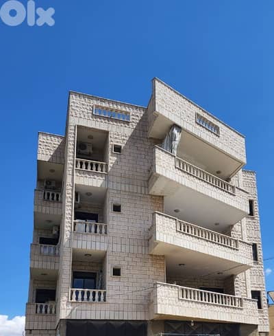 للبيع منطقة البقاع ابلح غربي أرض مساحة 2,721 ومبنى 4 طوابق مساحة 1,868