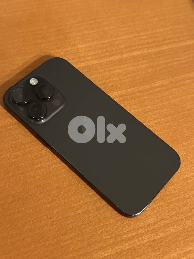 Iphone 16 pro. E-sim only 1