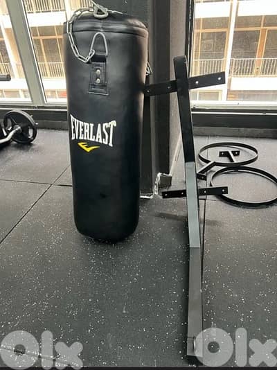 Everlast 1m Heavy Punching Bag with stand (like new)