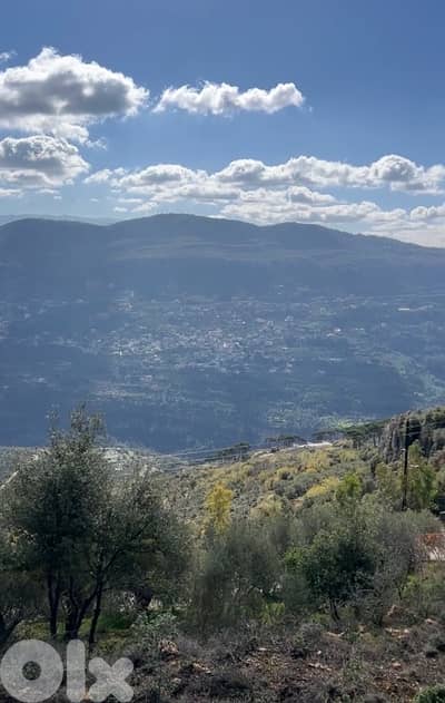 ارض في البني مطلّة لاتحجب