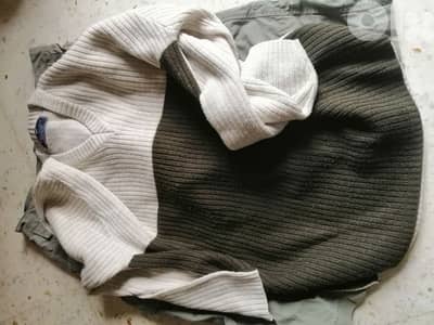 شروة تياب وحذية حوالي ١٠٠ قطعة تقريبا