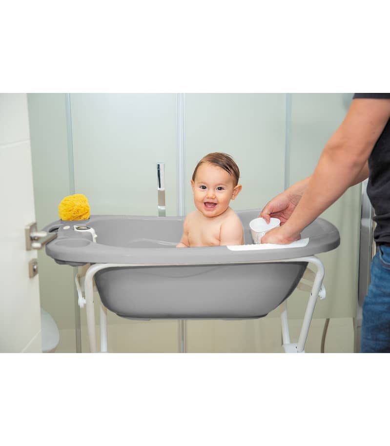 Olmitos Bathtub and Stand 2