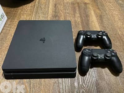 Ps4 Slim معدلة with 2 original controllers