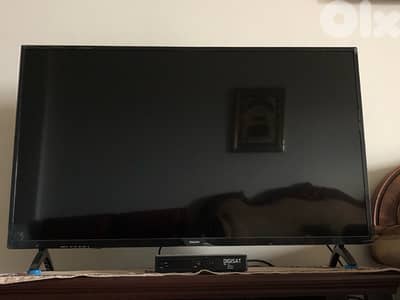 Philips TV + Table
