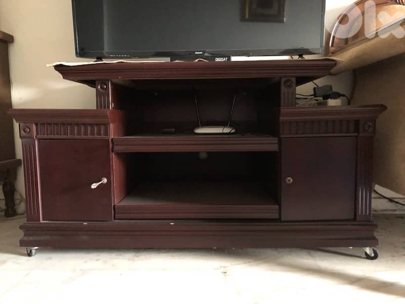 Philips TV ($300) + Table ($100) 1