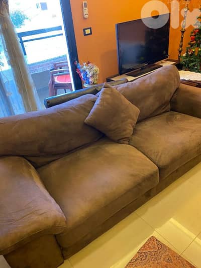 كنباية كبيرة مع مخدتين