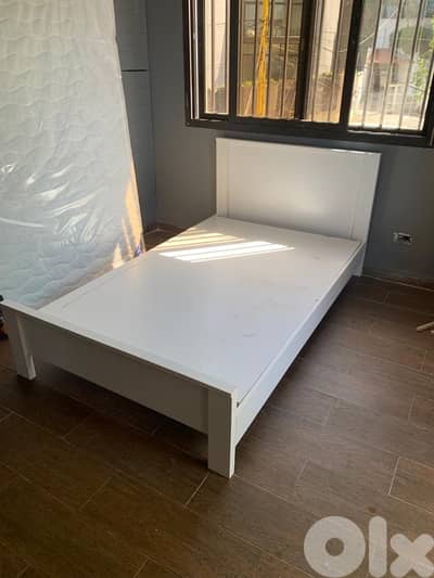 تخت مفرد ونص جديدة من المعمل بافضل الاسعار