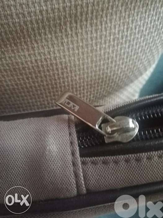 Authentic TUMI laptop bag orange interior like new/شنطه لابتوب تومي 2