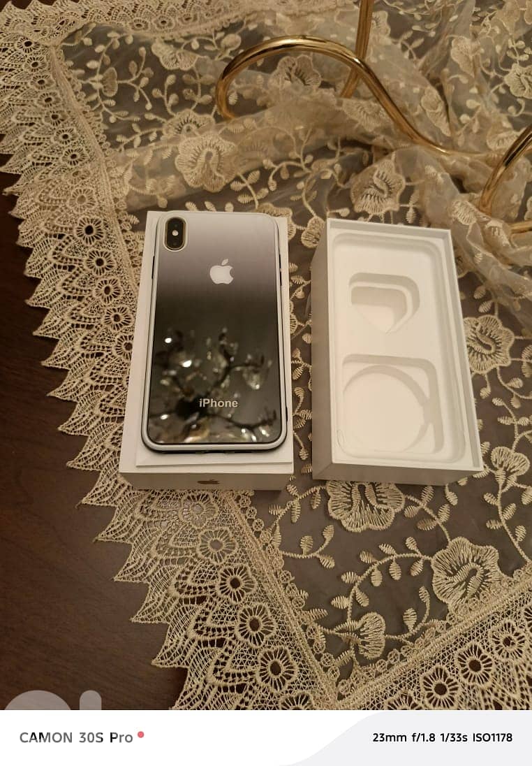 Iphone sxmas 64. GB. Gold 10