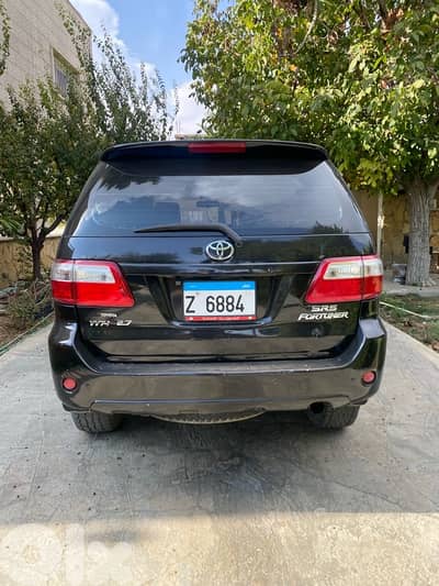 Toyota Fortuner 2011