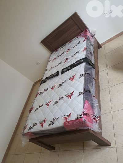 تخت مفرد و نص مع فرشة طبية جديدة من المعمل (High Quality)