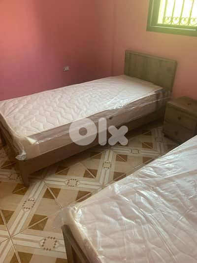 تخت مفرد مع فرشة جديدة من المعمل بافضل الاسعار