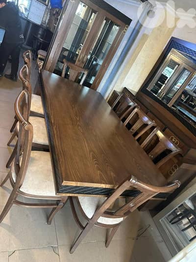 اوضة سفرة ملكية شغل توصاية ملبسة قشرة زان شبه جديدة مع درسوار وفاترينة