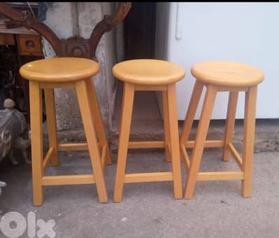 كراسي بار عدد 3 خشب زان كتير مرتبين ونظاف