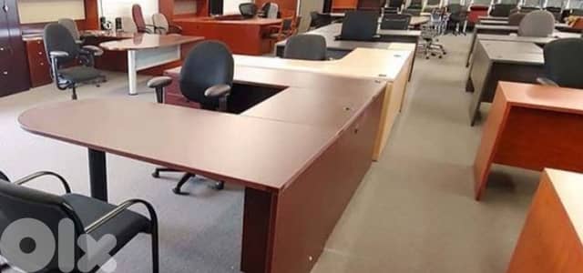مكتب وكونتوار ومقاعد مستعمله واغراض لمدرسة ، غير يللي بالصوره