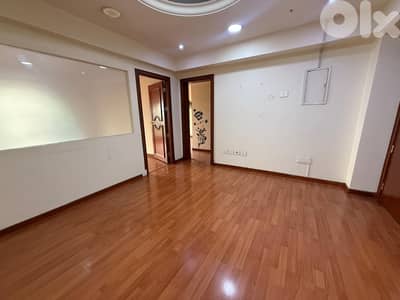 Office for Rent in Downtown – مكتب للإيجار في وسط المدينة