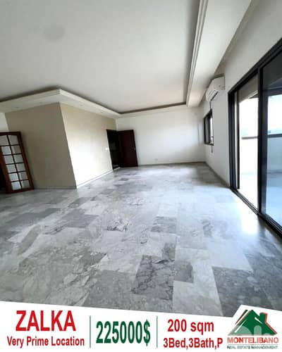 200 sqm Apartment For Sale in Zalka زلقا with Sea View