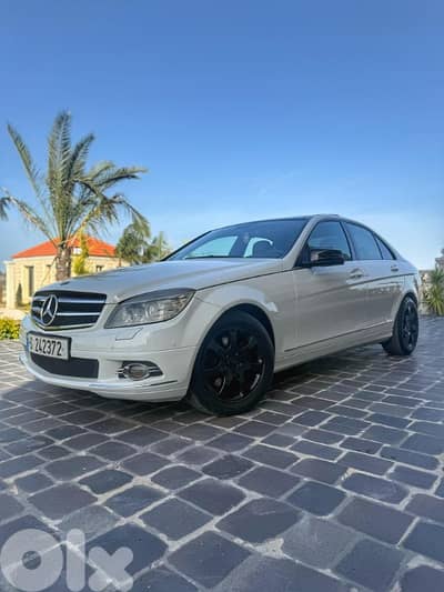 Mercedes-Benz 240/260/280 2009