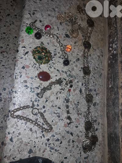 مجموعة من المجوهرات