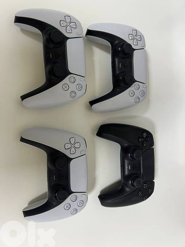 2 PS5, 4 Original Controllers, more than 70 games 1