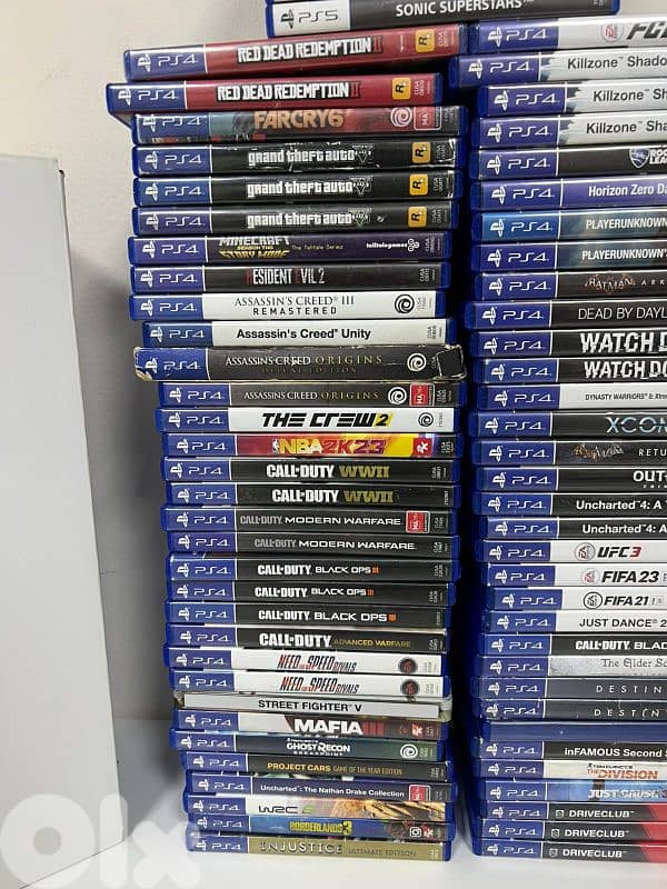 2 PS5, 4 Original Controllers, more than 70 games 3