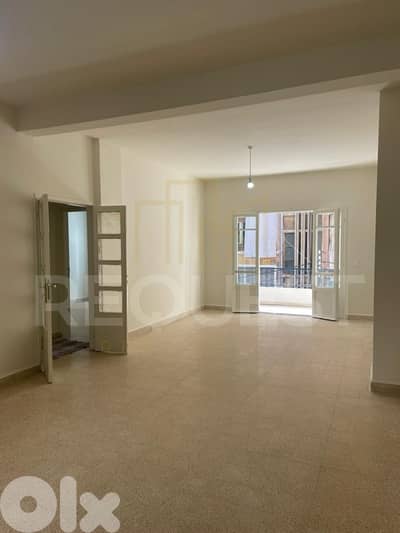 Apartment For Sale in Sioufi شقة للبيع في سيوفي