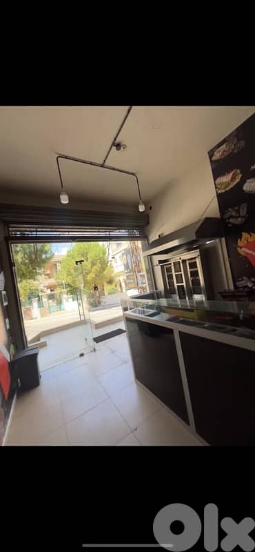 محل شاورما كامل مستعمل  شهر واحد فقط يعني بتاخدن ما بيكون ناقصك شي