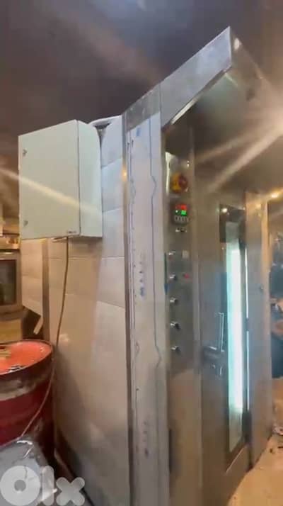 فرن دوار من شركة (RED AND BLUE)   ٨٠/٦٠  تصنيع لبناني جديد