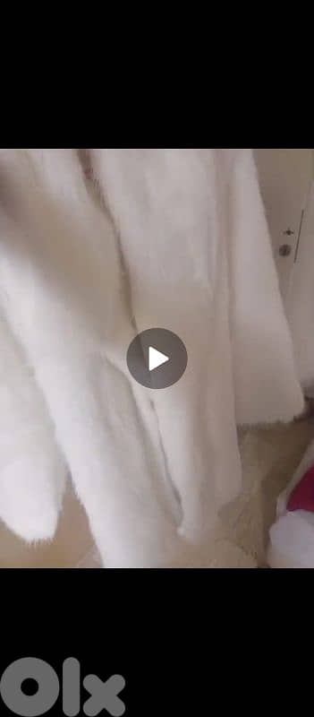 New. White and bordeaux. 3