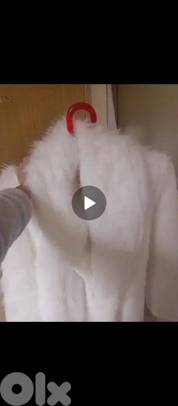 New. White and bordeaux. 4