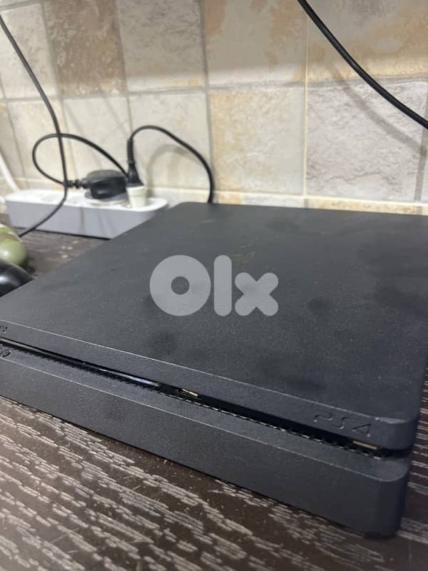 playsation4 slim super clean plsease talk to me in this number71493121 2