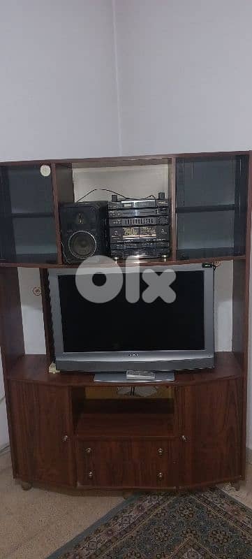 طاولة تلفزيون