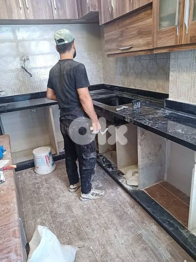 معلم بلاط وحجر ومجالي