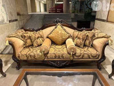 طقم كنبايات ملكي حفر خشب زان خمس قطع وطاولة