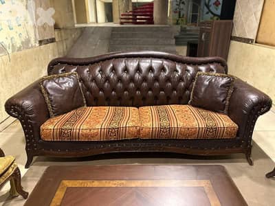 طقم كنبايات شغل توصاية خشب بوندي قواعد زان جلد طبيعي مع طاولة