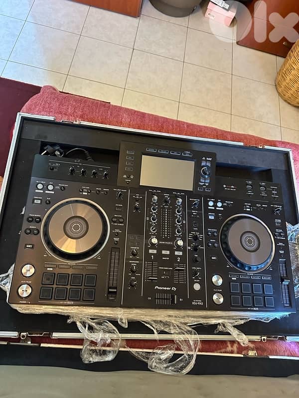 Pioneer DJ XDJ-RX2 All-in-One Controller With Flight Case 1