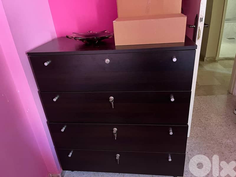 Fully Furnished Bedroom in Good Condition 3