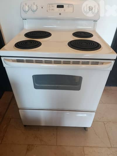 فرن كهرباء General Electric (GE) بحالة ممتازة ونظيف جداً،