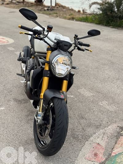 Ducati Monster 1200s