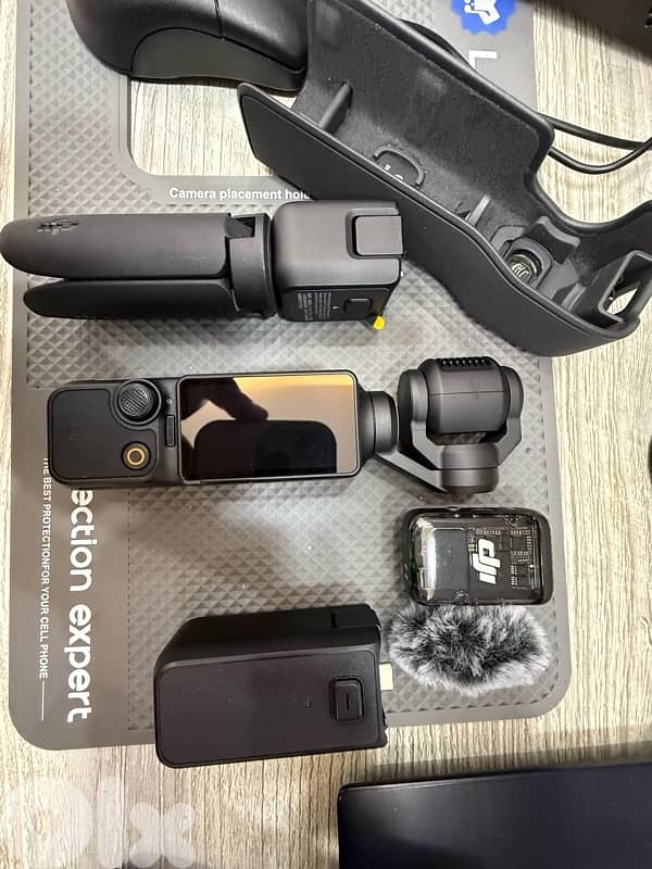 DJI Osmo Pocket 3 Creator Combo – Compact Camera + Creator Kit 3