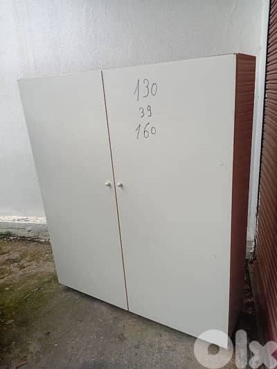 خزانة اوروبي شبه جديد