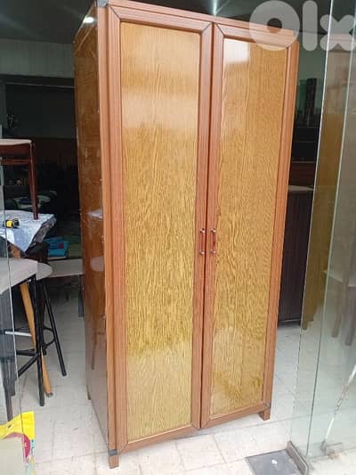 خزانة المنيوم شبه جديد